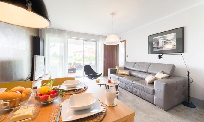 Niesulice Apartment | Apartament Kalinowo Golf - salon z opcją spania, kuchnia i 2 sypialnie, 1-6 osób