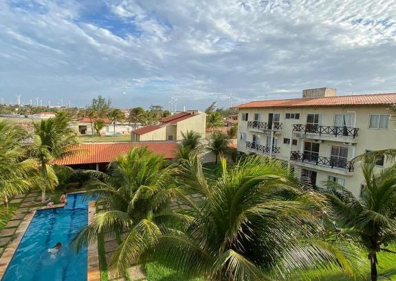 Taiba Apartment | Apartamento com vista para o mar, piscina , deck , playground e estacionamento .