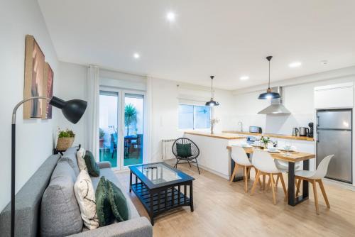 Portonovo Apartment | APARTAMENTO TURISTICO A 140 M PLAYA CANELIÑAS- Portonovo- 2 HABIT 4-6 pax 102