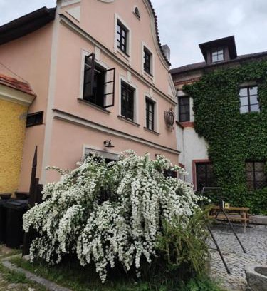 Jindrichuv Hradec Apartment | Apartmán u Zámku Jindřichův Hradec pro 2-4 osoby