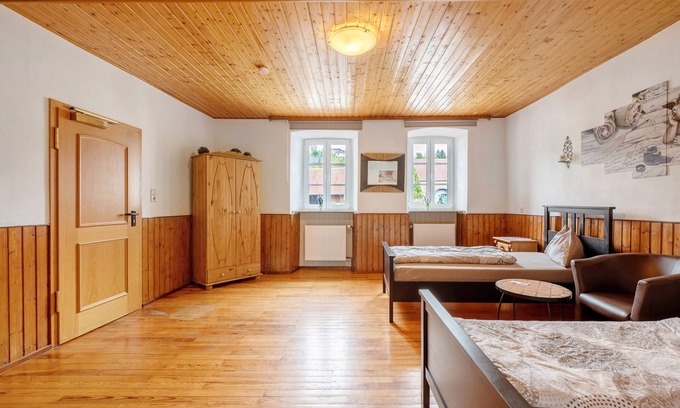 Thaleischweiler-Froschen Apartment | Apartment '8' with Shared Garden and Wi-Fi
