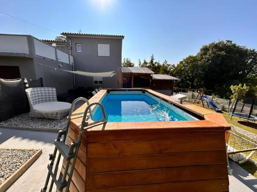 Martinski Apartment | apartman Goga with pool and jacuzzi