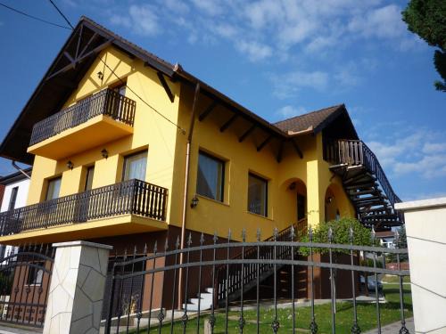 Heviz Apartment | Apartmanház King
