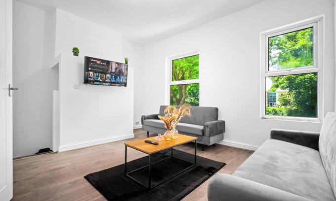 Olton Apartment | Apartment 1 Bedroom,sleeps6,parking