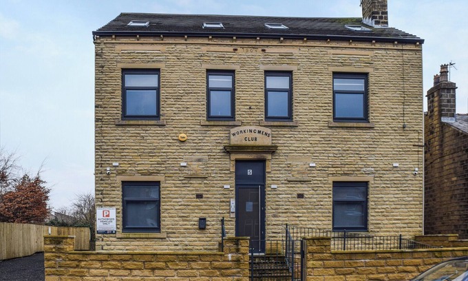 Huddersfield Apartment | Apartment 2 - UK48905