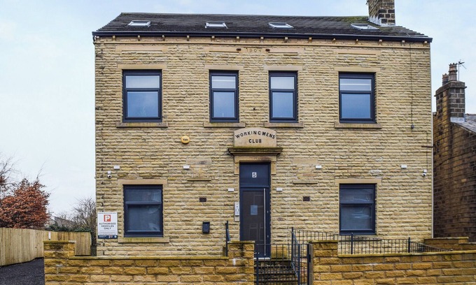 Huddersfield Apartment | Apartment 3 - UK48906