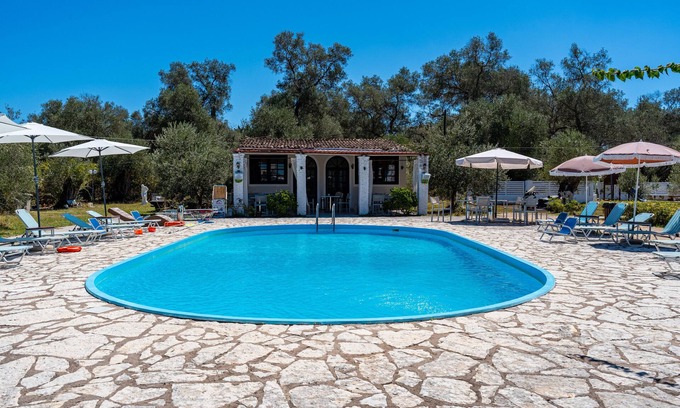 Molos Apartment | Apartment 'Alykes Family Resort Quadrum 1' with Balcony, Wi-Fi and Air Conditioning