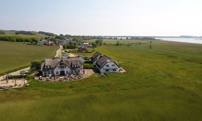 Gross Zicker Apartment | Apartment 'App. Singschwan' with Sea View, Balcony and Wi-Fi