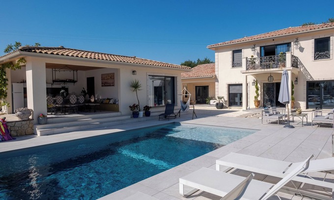 Carsac-de-Gurson Apartment | Apartment 'Appartement De Vacances Carsac 3' with Shared Pool, Shared Terrace and Shared Garden