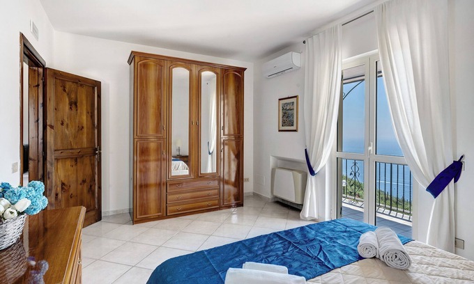 Nerano Apartment | Apartment 'Appartamento Capri' with Sea View, Wi-Fi and Air Conditioning