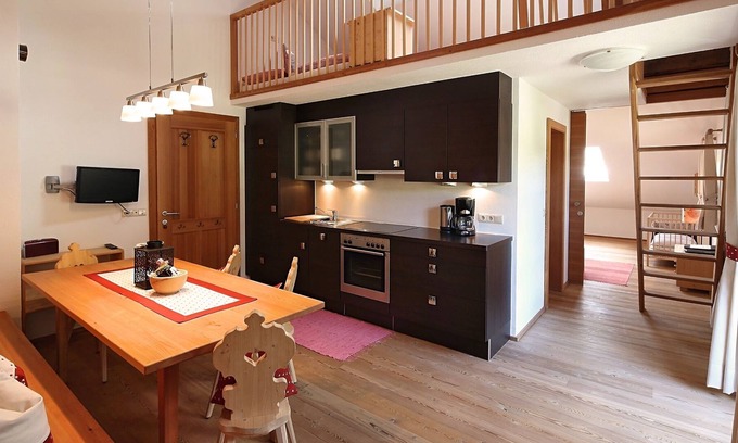 Prateria Apartment | Apartment 'Aussermahrhof Dolomit' with Mountain View, Garden & Wi-Fi