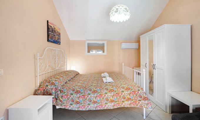 Gragnano Apartment | Apartment 'Bilocale Standard' with Sea View, Shared Garden and Wi-Fi