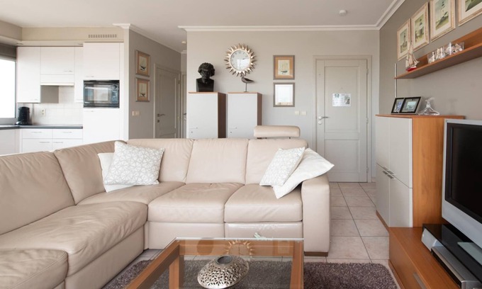 Mariakerke Apartment | Apartment by Sea with Marina Views