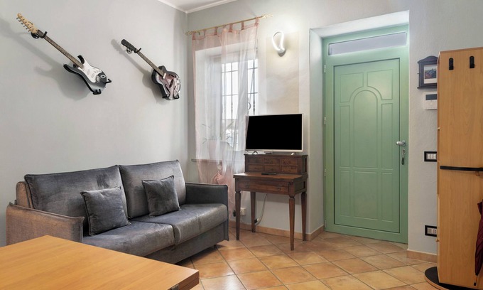 Portacomaro Apartment | Apartment 'Casa Del Nonno' with Mountain View, Wi-Fi and Air Conditioning