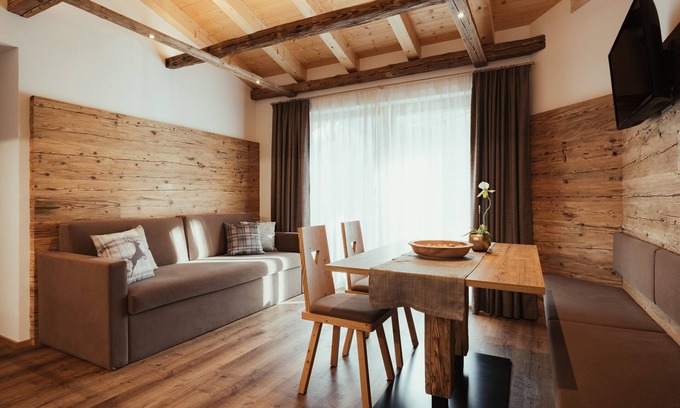 San Genesio Apartment | Apartment "Chalet La Flüta Viola" with Mountain View, Balcony and Wi-Fi