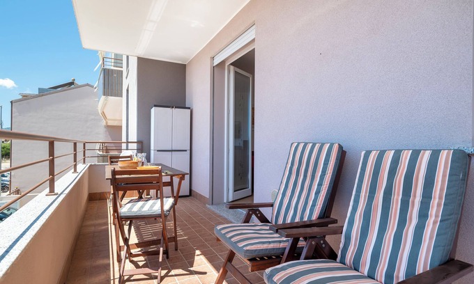 La Taulera Apartment | Apartment 'Clhome Peaceful and Comfy' with Private Terrace, Wi-Fi and Air Conditioning