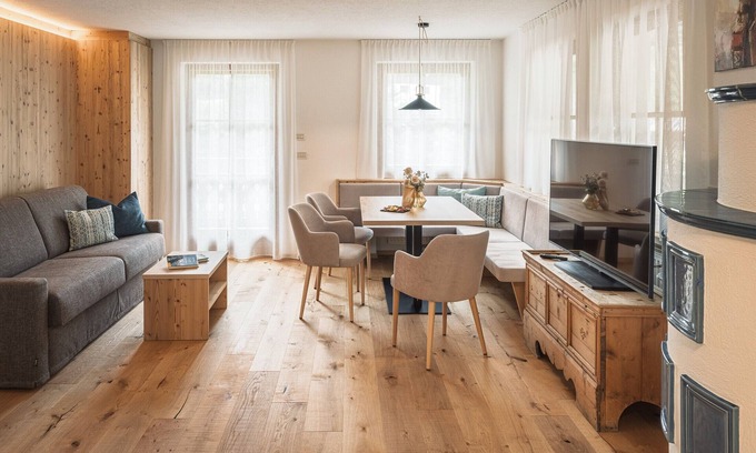 Mareo Apartment | Apartment 'Désirée - Fanes' with Mountain View, Balcony and Wi-Fi