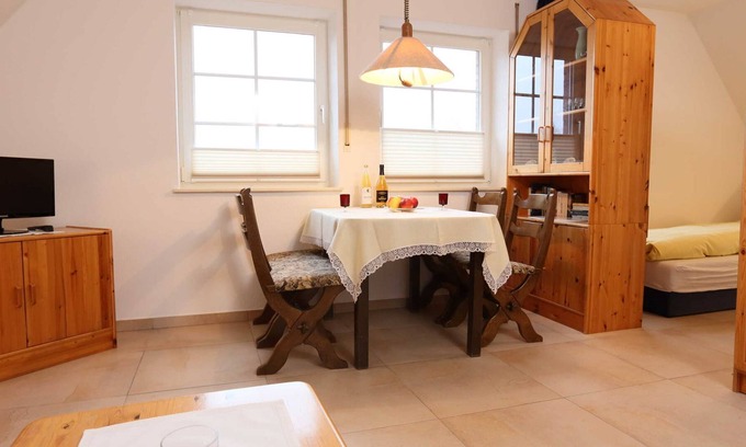Hollern-Twielenfleth Apartment | Apartment I - Apartment on the organic fruit farm