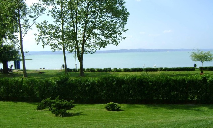 Siofok Aranypart Apartment | Apartment directly at lake in groundfloor with air-conditioner with spa & WIFI