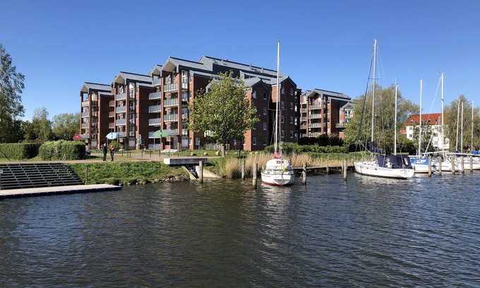 Nordliche Muhlenvorstadt Apartment | Apartment, directly on the water, near BDH, university hospital and city Pets welcome