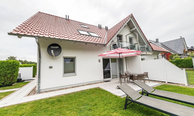 Muritz Apartment | Apartment 'Domizil Eden - Erdgeschoss' with Private Terrace, Private Garden and Wi-Fi