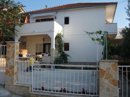 Gornji Karin Apartment | Apartment Dusko