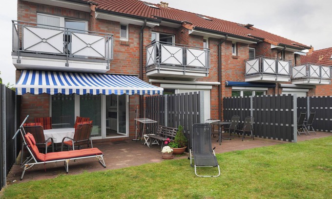 Sahlenburg Apartment | Apartment 'Eggers' with Private Terrace, Shared Garden and Wi-Fi