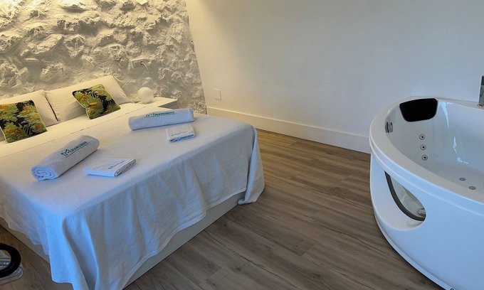 Albanchez de Magina Apartment | APARTMENT WITH YACUZZI