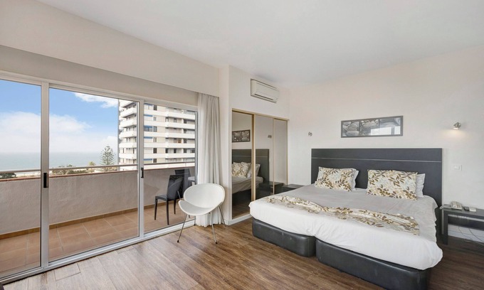 Torralta Apartment | Apartment "Estúdio Superior Mar Atlântico" with Sea View, Pool & Wi-Fi