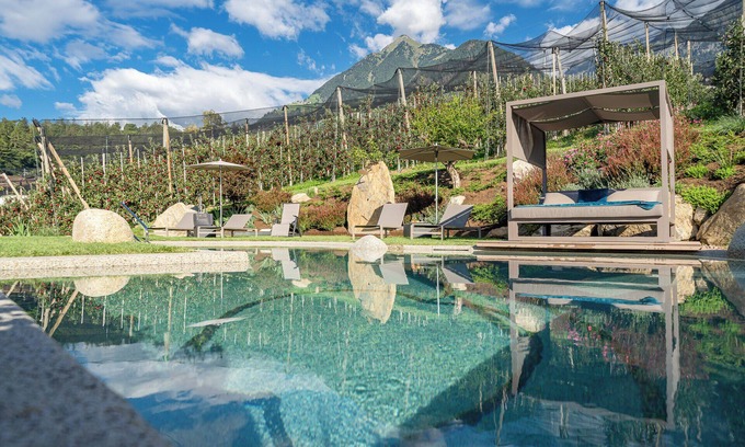 Caines Apartment | Apartment "Feldhof Golden Delicious" with Saltwater Pool, Panoramic Lawn and Balcony