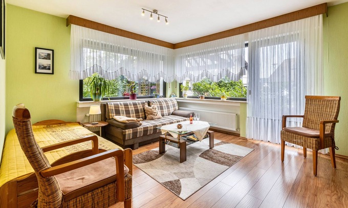 Neuenrade Apartment | Apartment 'Ferienwohnung Neuenrade' with Shared Terrace, Shared Garden and Wi-Fi