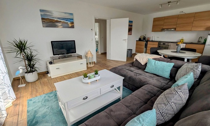 Lubmin Apartment | Apartment 'Ferienwohnung Strandliebe' with Private Garden and Wi-Fi