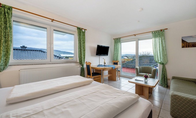 Thornich Apartment | Apartment 'Fewo Pumuckl' with Mountain View, Private Garden and Wi-Fi