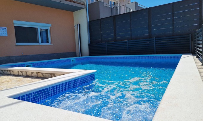Srinjine Apartment | Apartment Gajo with swimming pool near Split