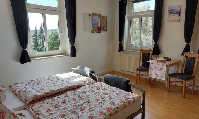 Doebeln Apartment | Apartment 'Giesis Wohlfühloase' with Shared Terrace, Private Garden and Wi-Fi