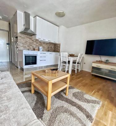 Vranjic Apartment | Apartment Ginna