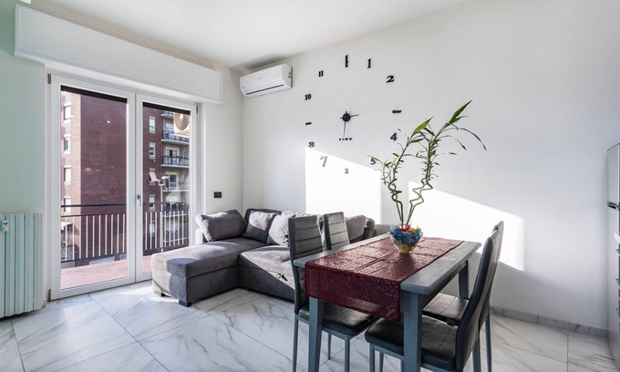 Monza Apartment | Apartment 'Grand Prix Monza - Autodromo F1' with Balcony, Wi-Fi and Air Conditioning