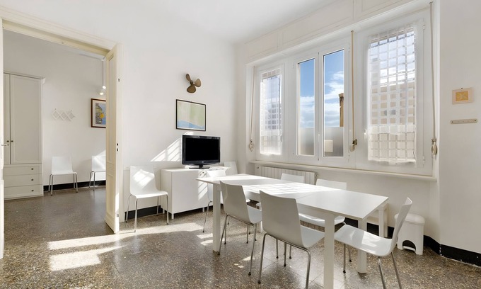 Finale Pia Apartment | Apartment 'Grande Appartamento Fronte Mare'