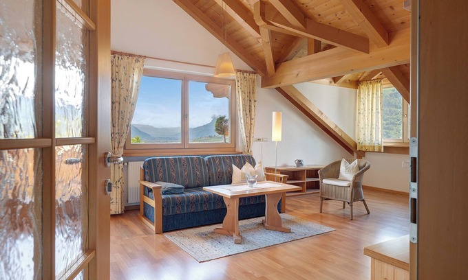 Lagundo Apartment | Apartment 'Hofanger Etschblick' with Mountain View, Balcony and Wi-Fi