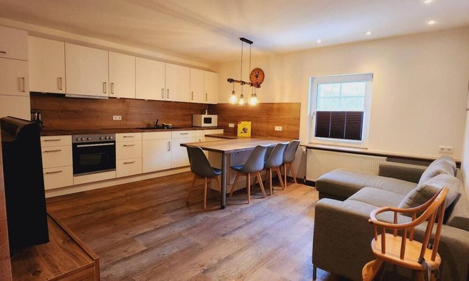 Lenne Apartment | Apartment 'Huhn' with Shared Terrace, Shared Garden and Wi-Fi