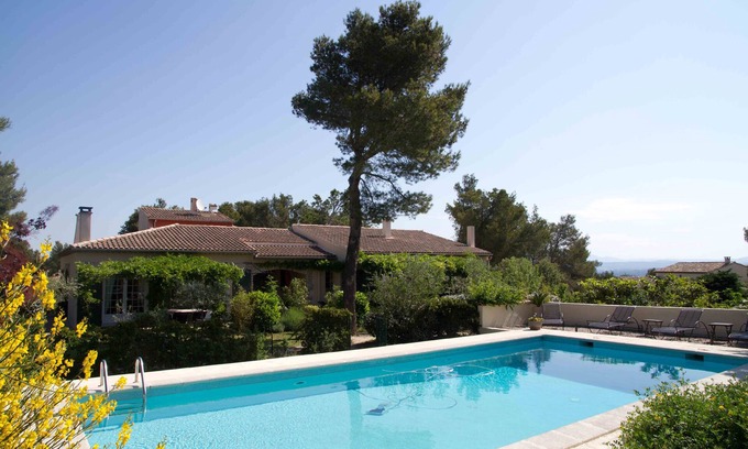 Cavaillon Apartment | Apartment in a green residential area of the town of Cavaillon in the Luberon.