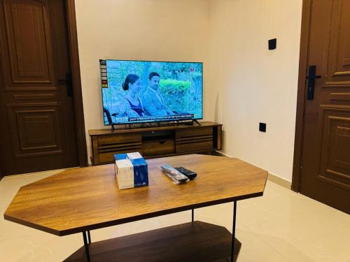 Al Faisaliyah Apartment | Apartment in Al Faisaliah شقة بغرفة نوم وصالة دخول ذاتي برمز سري