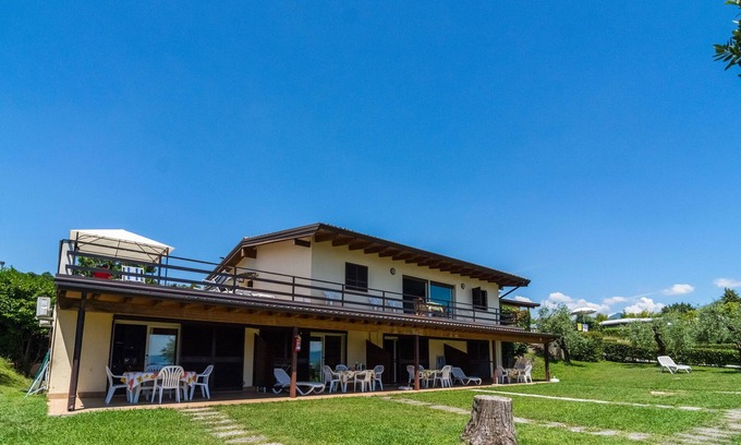 Villaggio Sanghen House | Apartment in Manerba near Lake Garda