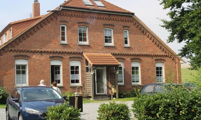 Jaderaltendeich Apartment | Apartment in Jade with Private Parking