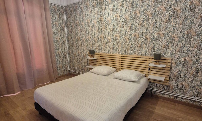 Calais Apartment | Apartment in the center of town, 10 minutes from the beach, ideal for families