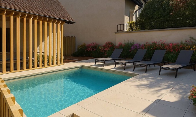 Lavours Apartment | Apartment in the heart of the historic village with swimming pool