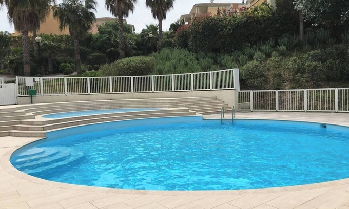 La Croix des Gardes Apartment | Apartment in the park with swimming pool