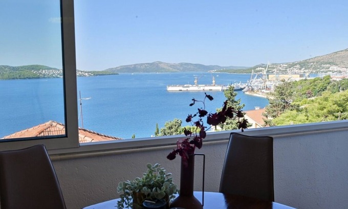 Trogir Apartment | Apartment in Trogir with Seaview, Terrace, Air condition, WIFI (3459-2)