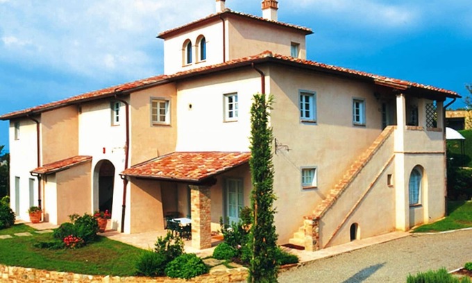 Gambassi Terme Apartment | Apartment in Tuscany with Pool & Golf