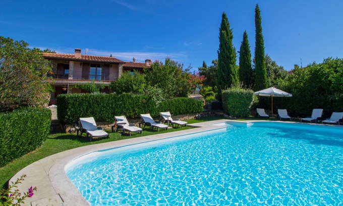 Poderi Villa | Apartment in villa with hot tub, private pool, WIFI, TV, patio, pets allowed, panoramic view